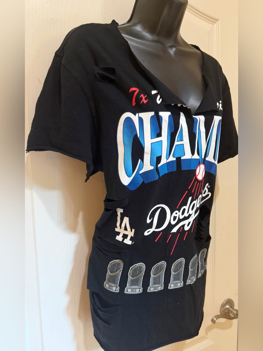 Los Angeles Black 'Champs' Graphic Tee size M/L - Picture 2 of 5